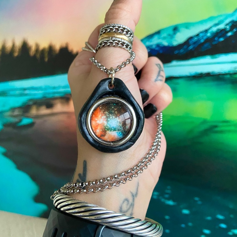 🔴Stainless steel & polymer clay galaxy necklace - Picture 2 of 8